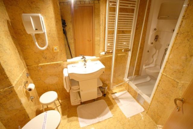 Hotel Dinara Livno Pokoj fotografie